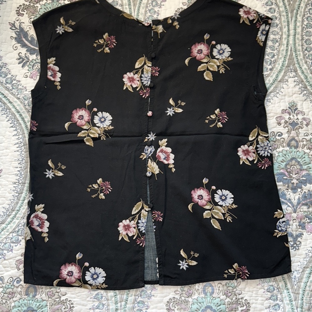 Adorable Button Back Top - Picture 4 of 5